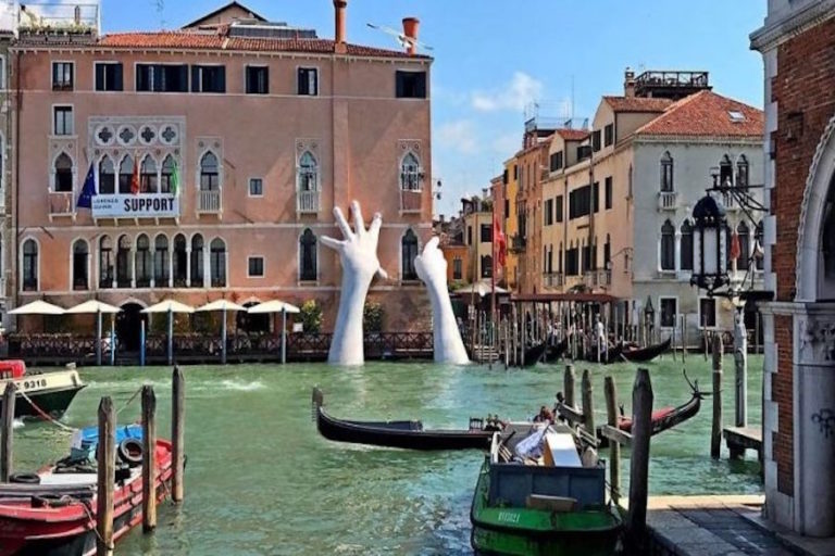 Escultura revela el cambio climático que sufre Venecia
