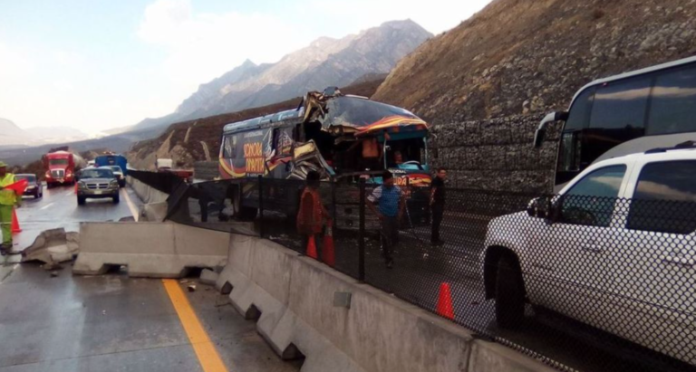 Se accidenta bus de la Sonora Dinamita