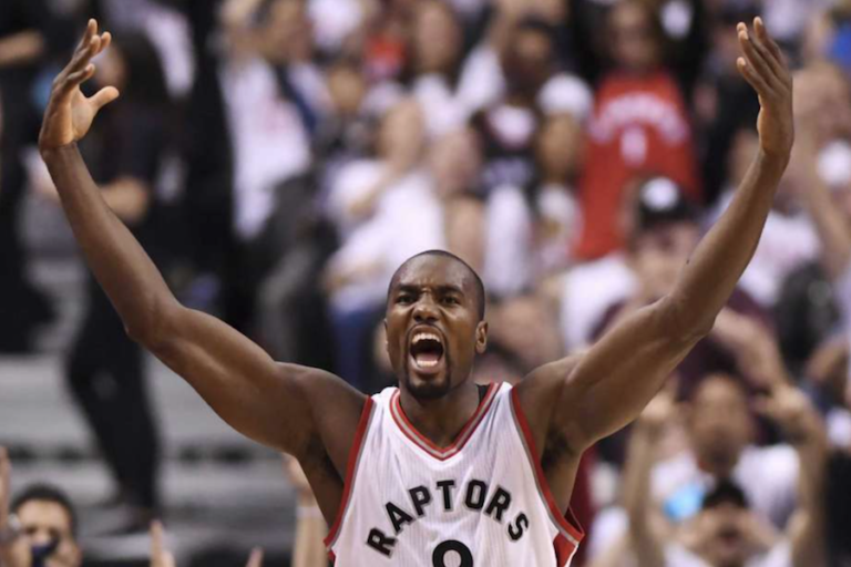 Serge Ibaka renueva con los Raptors