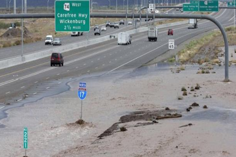 Fallecen 8 personas por repentina inundación en AZ