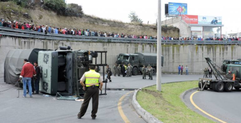 Camión militar deja 22 heridos en Ecuador