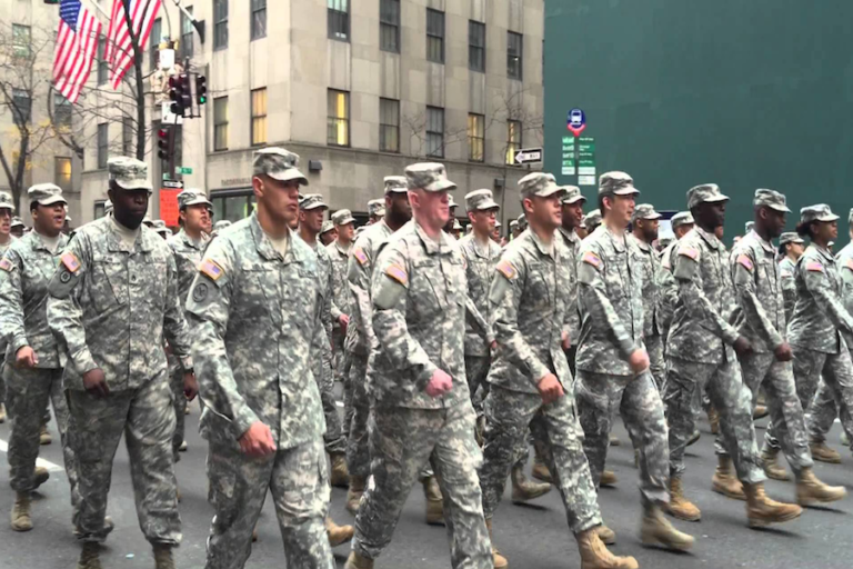 Trump prohíbe a los transexuales en el Ejército