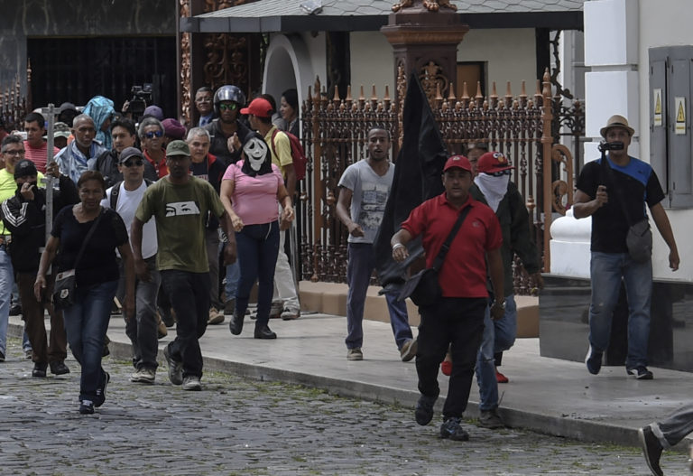 Parlamento aprueba referendo para el 16 de julio