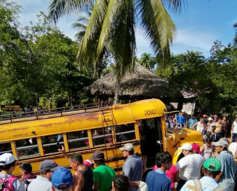 Varios muertos al caer autobús al Río san Juan