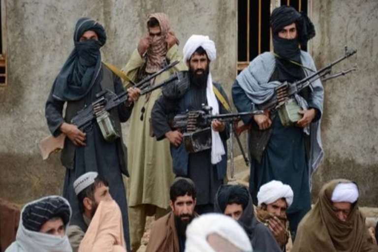 Talibanes liberan a 235 rehenes en Afganistán