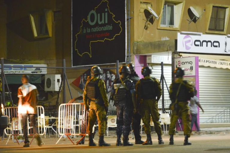 Terrorista atacan restaurante en Burkina Faso