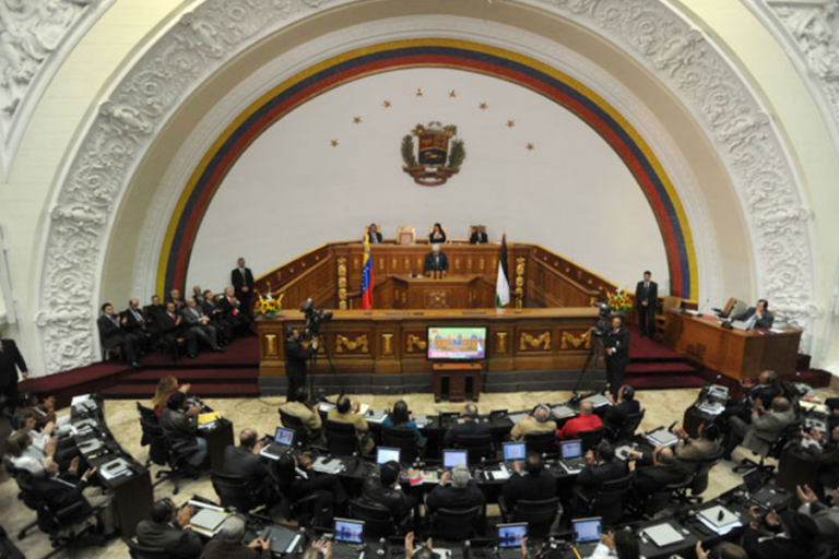 Constituyente de Maduro disuelve la Asamblea Nacional