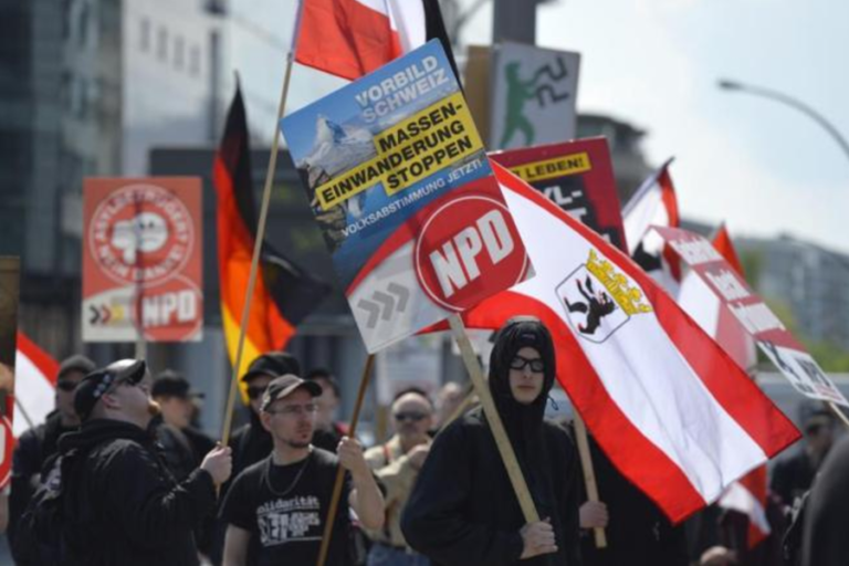 Policía de Berlín detiene a 39 personas en marcha neonazi
