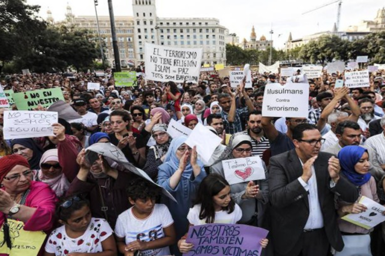 Comunidad musulmana de Barcelona marcha contra el terrorismo