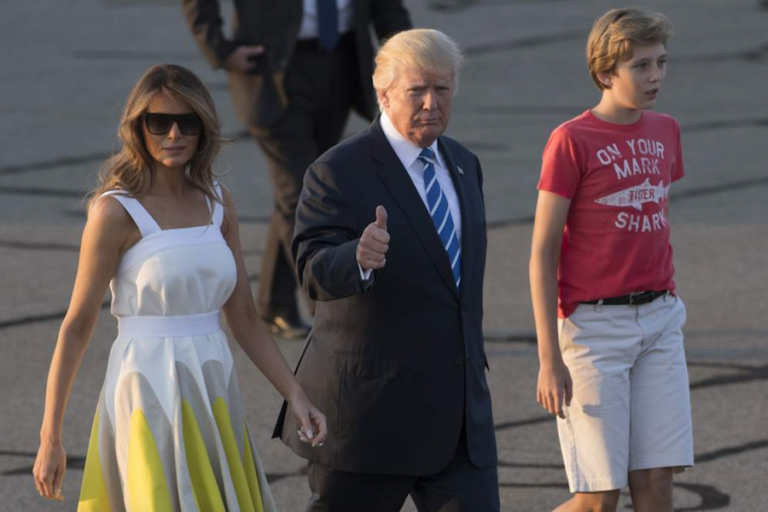 Melania Trump agradece a Chelsea Clinton por defender a Barron