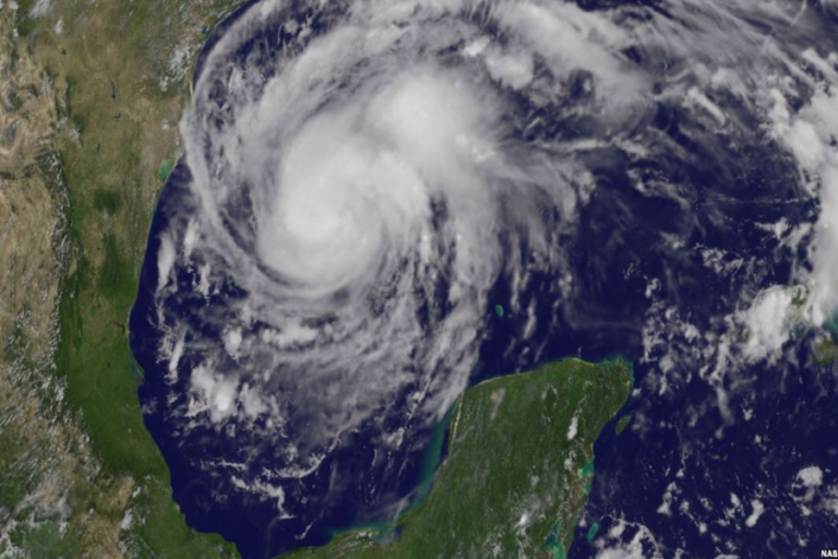 Harvey se convierte en huracán de categoría 3