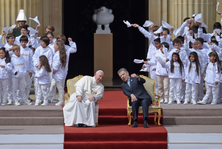 Juan Manuel Santos recibe al Papa Francisco