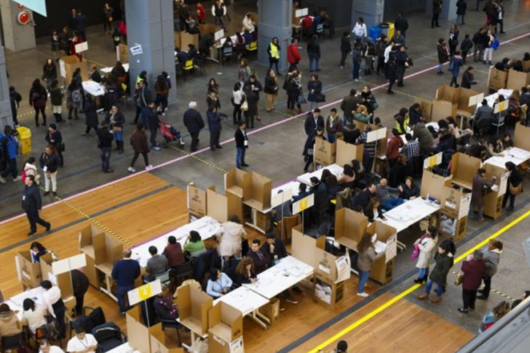 Miles centros de voto listos para el referéndum catalán