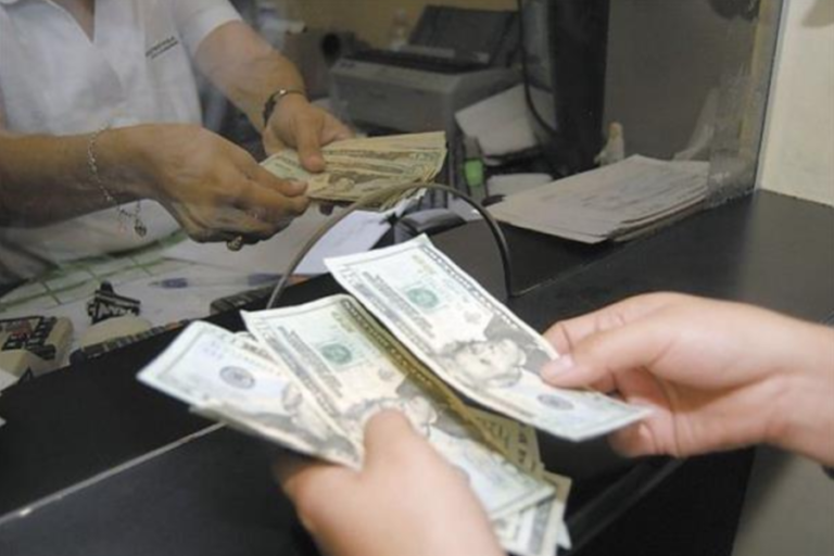 Precio del dólar se dispara en México