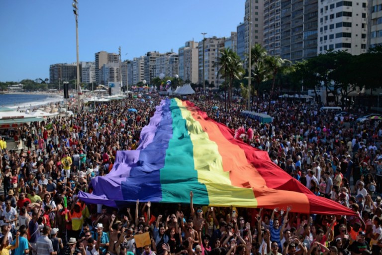 Marcha del orgullo gay se toma las calles de Río