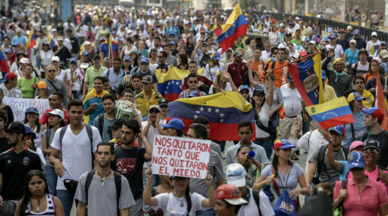 Opositores de Venezuela reciben premio de la UE en DDHH
