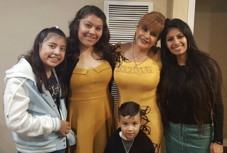 Abuelita hispana va a cita con ICE y la deportan