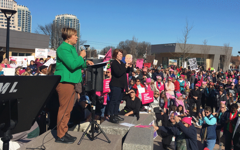 Un éxito la Marcha de la Mujer en Charlotte