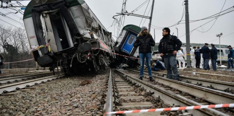 Tragedia en Milán al descarrilarse un tren