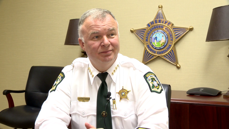 Sheriff cancela rifa de armas en Charlotte