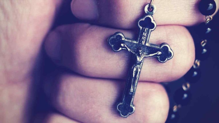 El Vaticano lanza curso de exorcismo ante “creciente demanda”