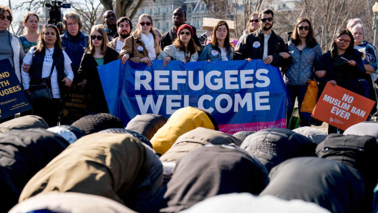 Cerrarán decenas de oficinas de ayuda a refugiados
