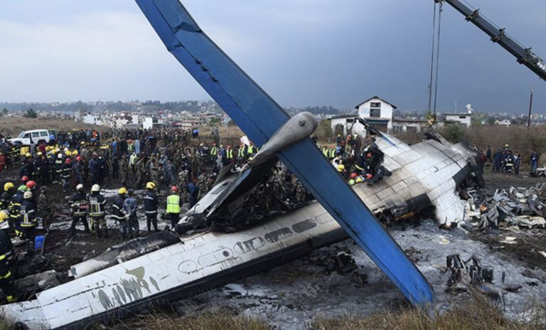 Al menos 49 muertos en accidente de avión en Nepal