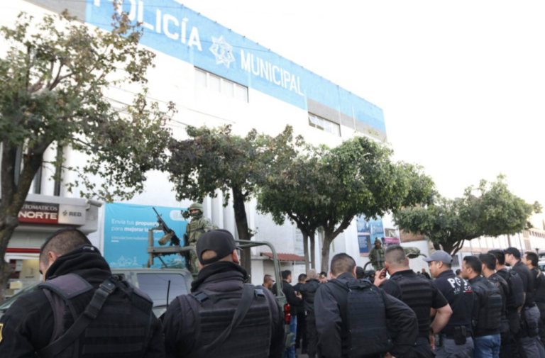 Ejército mexicano desarma a más de 700 policías