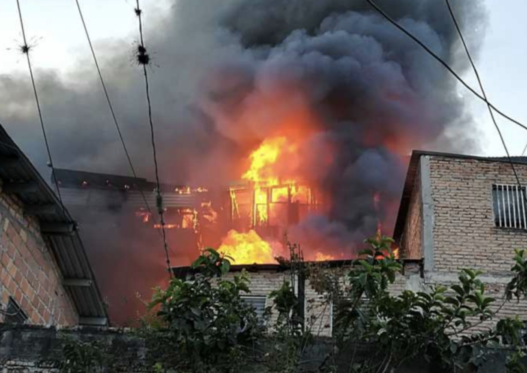 Al menos 6 casas se quemaron en Guasalona