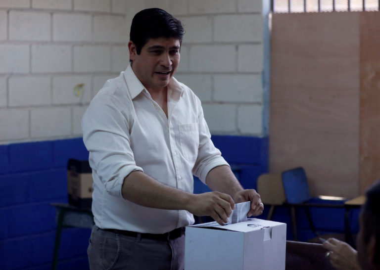 Carlos Alvarado gana elecciones en Costa Rica