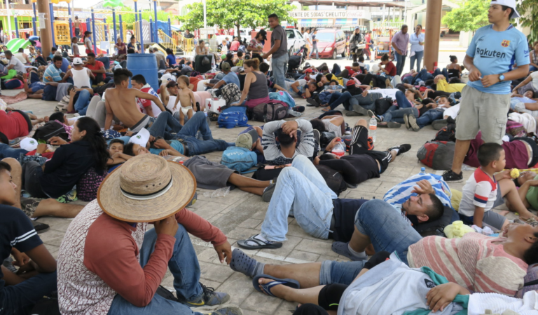 Trump reitera advertencia a caravana migratoria