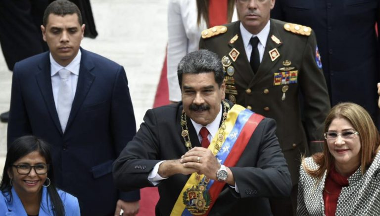 Maduro adelanta toma de posesión