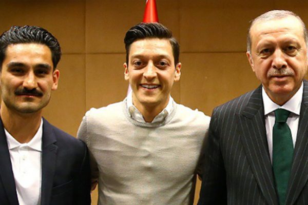 Críticas a Özil y Gündogan por una foto junto al presidente turco
