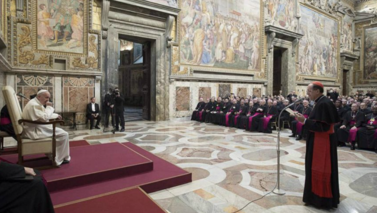 Vaticano condena a 5 años de cárcel a sacerdote