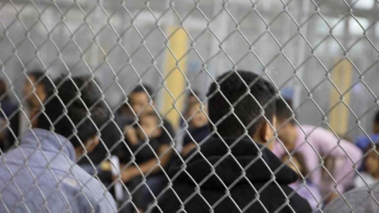 Marina se convertiría en centros de detención para migrantes