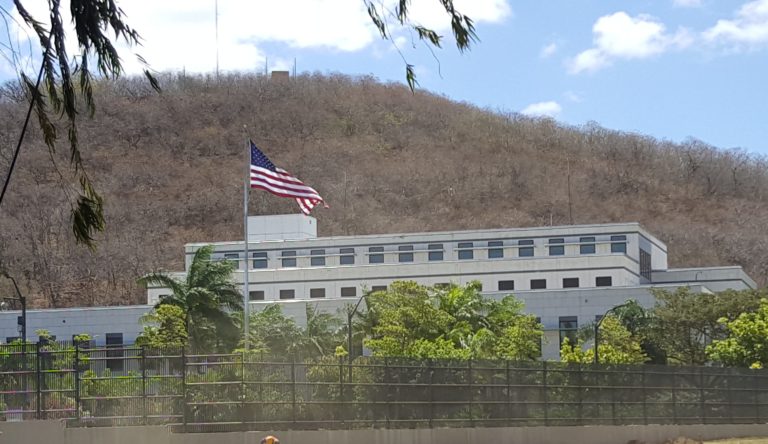 EE.UU. evacúa a su personal de Nicaragua