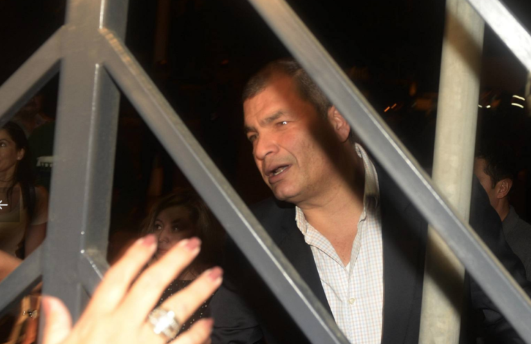 Rafael Correa con orden de prisión