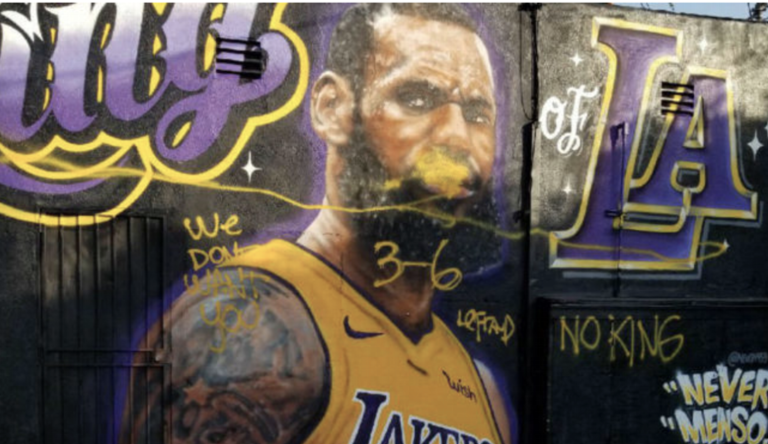 Vandalizan mural de LeBron en LAX