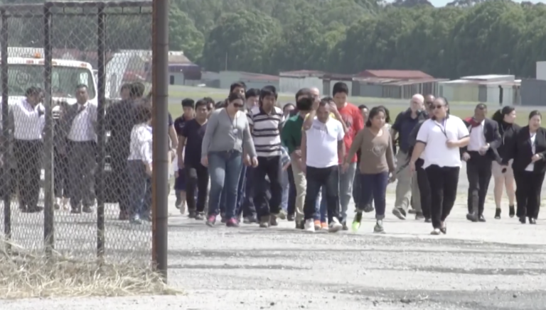 Deportan a once familias guatemaltecas