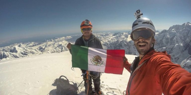 Mueren dos montañistas mexicanos