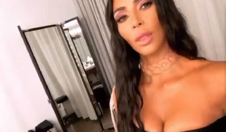 Kim Kardashian se implanta collar