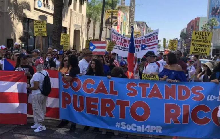 Portorriqueños protestan en Hollywood