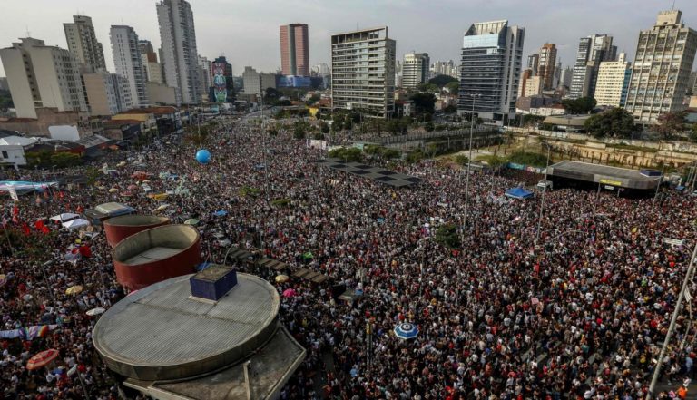 Marcha multitudinaria de mujeres en Brasil