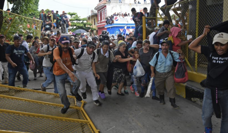México permite entrada ordenada de la caravana