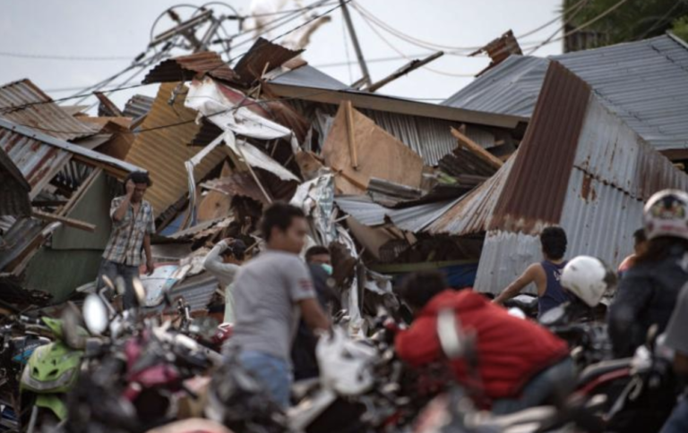 Más de 800 los muertos en Indonesia