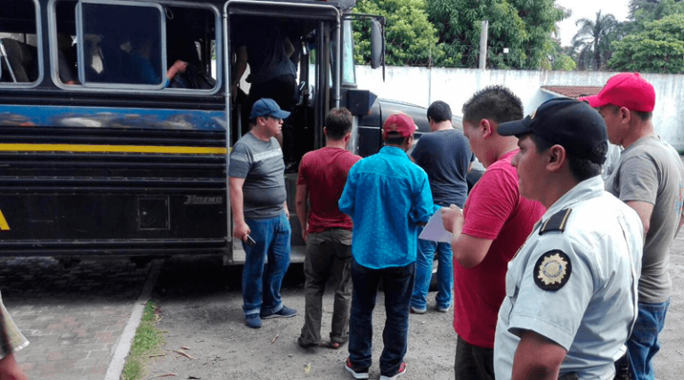 Guatemala retorna a 5400 migrantes hondureños