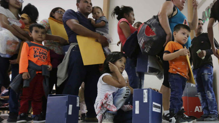 Familias migrantes separadas podrían pedir asilo
