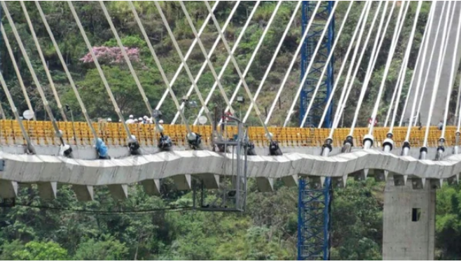 El puente encogido de Colombia