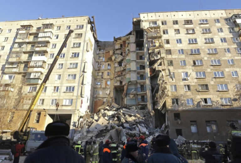 Derrumbe parcial de edificio en Rusia
