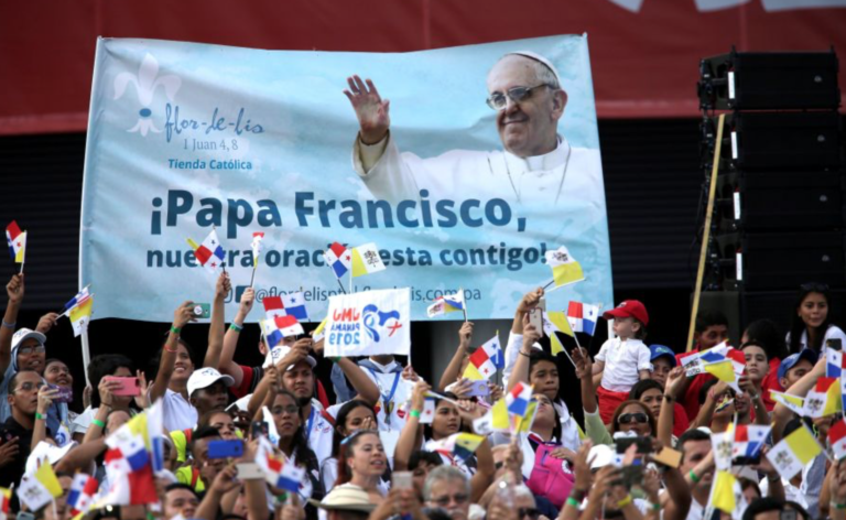 Angelinos reciben al Papa en Panamá